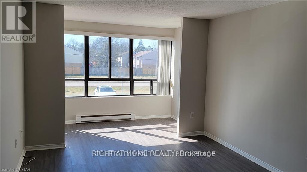 Photo - 1600 Adelaide St N Unit 202