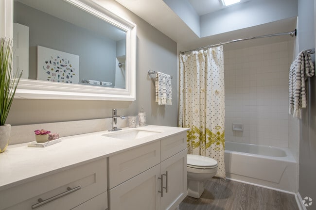 3BR,2BA,1590SF