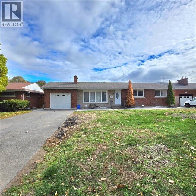 Photo - 338 Grantham Ave