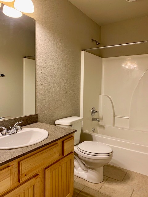 Photo - 2006 Azlin Pl Unit B