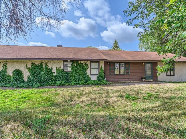 Photo - 215 E Old Shakopee Rd House