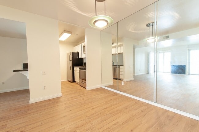 Photo - 10960 Ashton Ave Apartamento Unidad #106