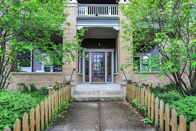 Building Photo - 537 E 11th St Unit 2 Rental