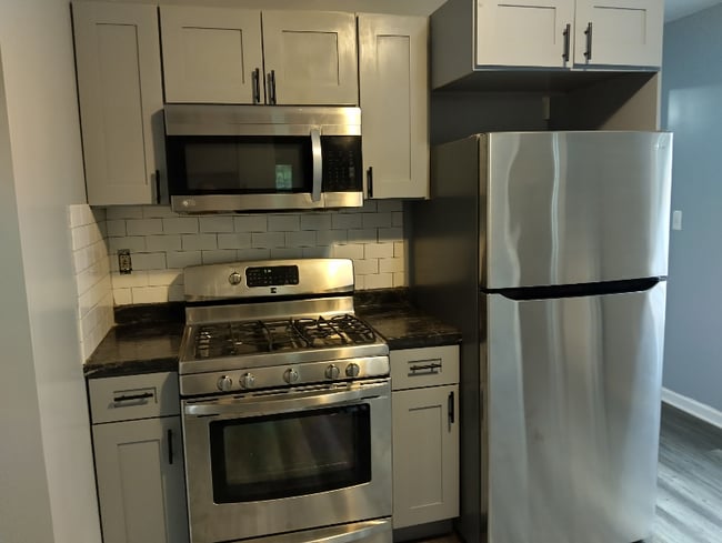 Building Photo - 46 Stonington St Rental
