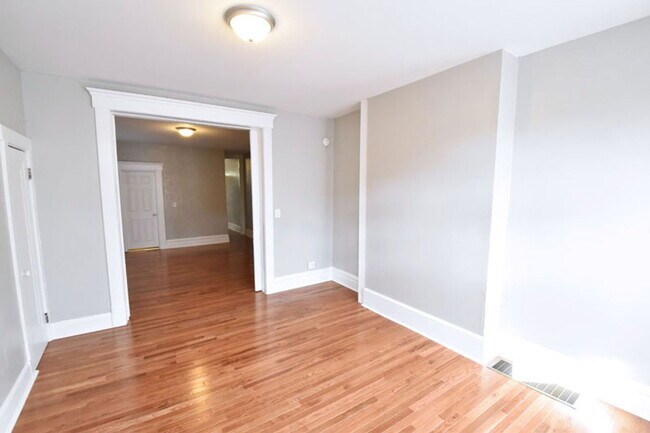 Photo - 2355 N High St