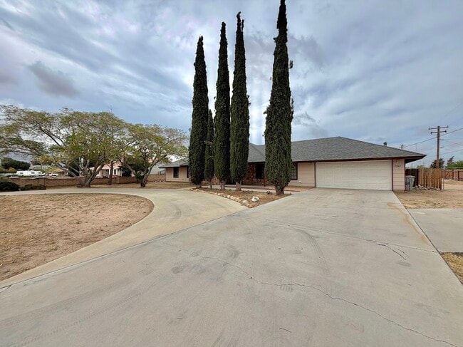 Building Photo - 7742 Oxford Ave