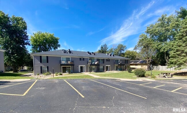 Building Photo - 5031 N Lakeside Pl Unit L-206 Rental
