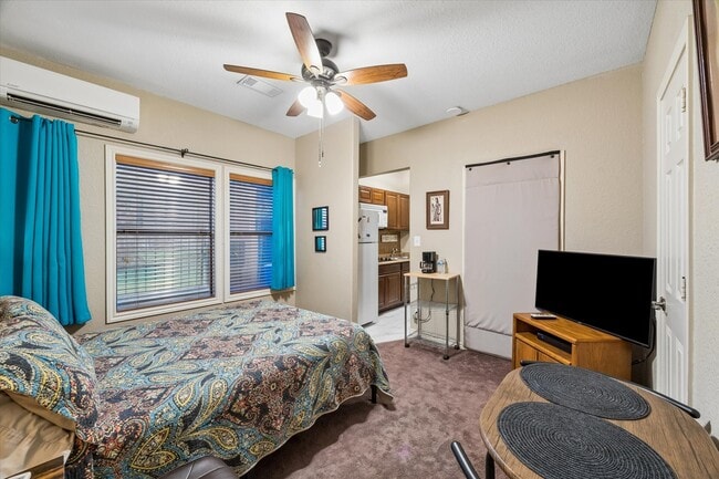 Building Photo - 3040 Bayshore Dr Unit 4