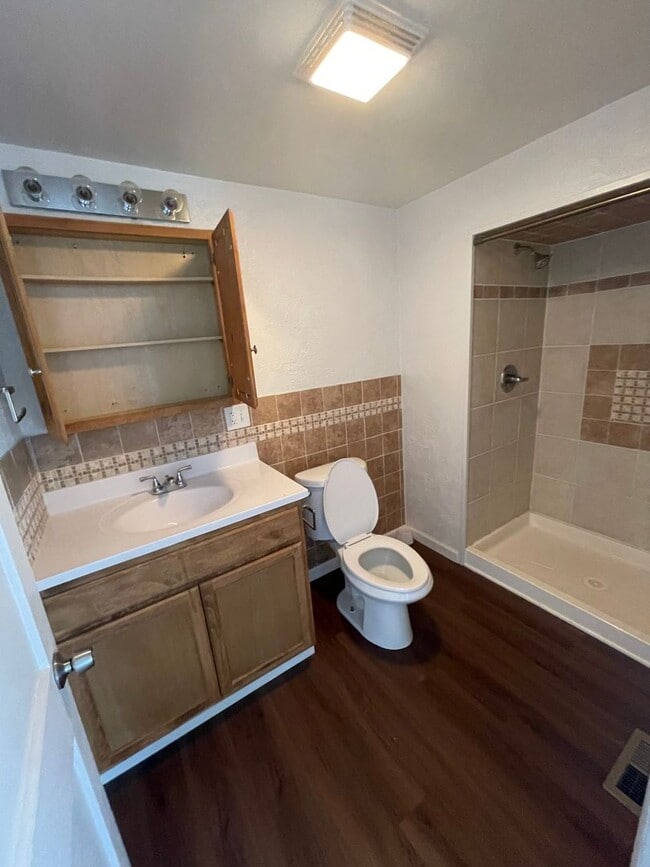 Building Photo - 18 Brandt Pl Unit 18 BRANDT PL. (DOWNSTAIRS)