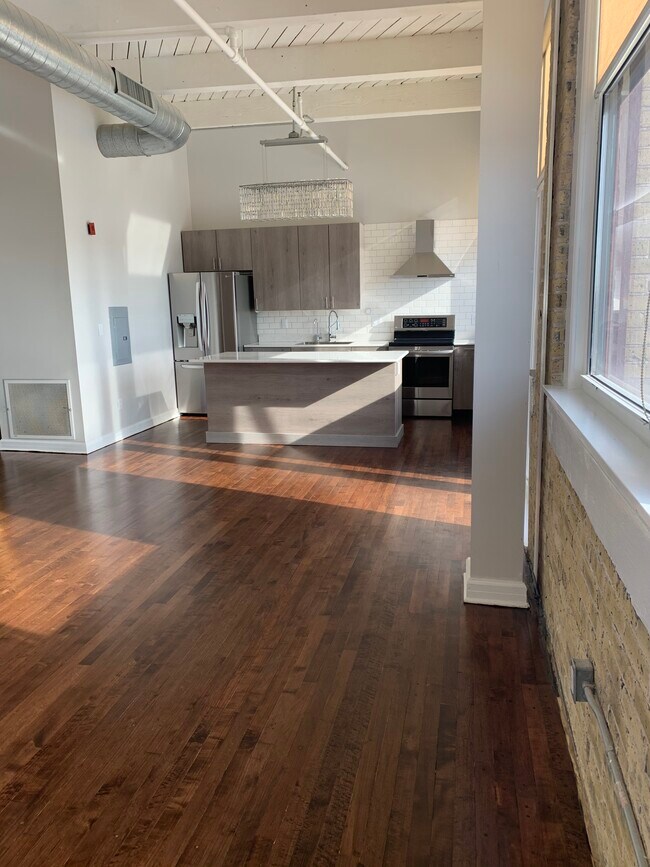 Photo - 215 W Maple St Unit 607