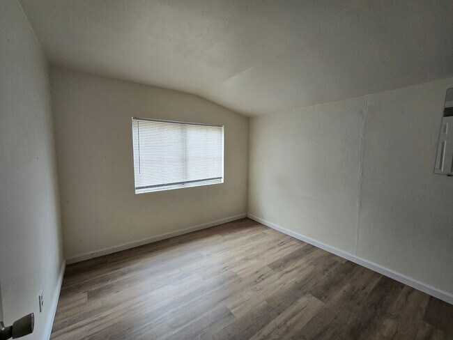 Photo - 460 Unidad 937-939 W 20th St