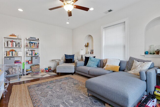 Photo - 1829 W Leland Ave Unidad 2