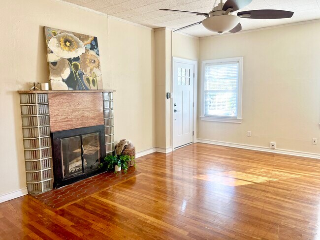 Photo - 4300 Calmont Ave Unit Suite 1