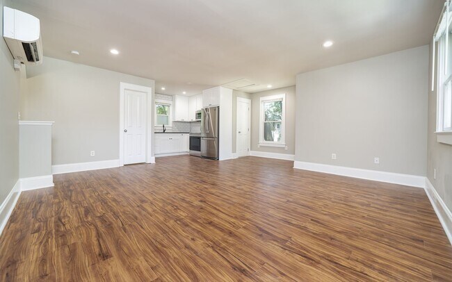 Photo - Renovated 1 bed, 1 bath studio, power and ...