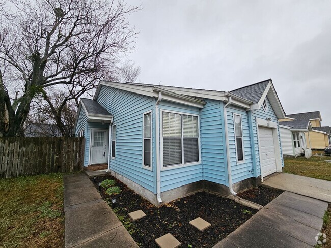 Building Photo - Cute 2 bedroom 2 bath Home