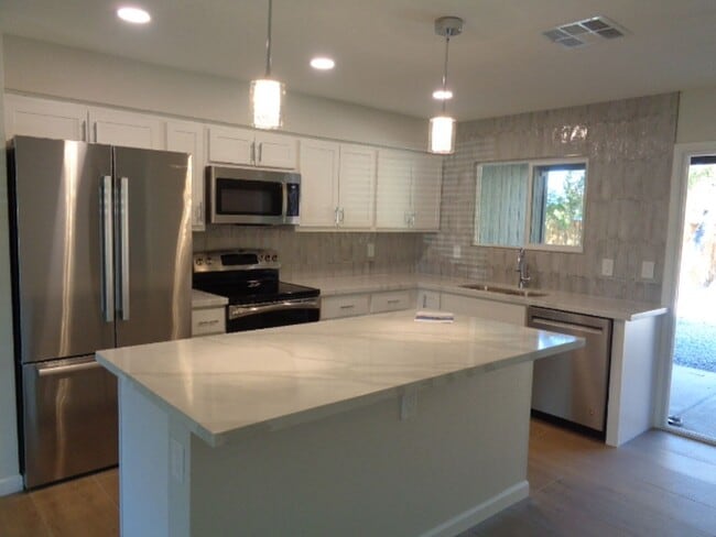 Photo - Gorgeous 3 bedroom house in Mesa! Totally renovated and ready to move in! Available NOW!