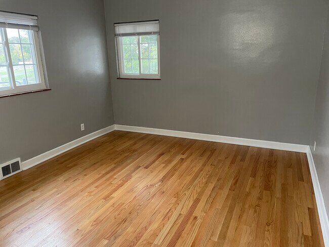 Photo - 4490 Kemp Rd