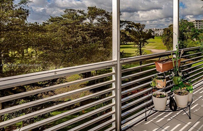 Photo - 625 Oaks Dr Unit 503