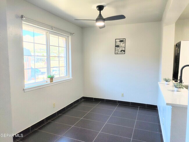 Photo - 333 Eubank Ct Unit 7