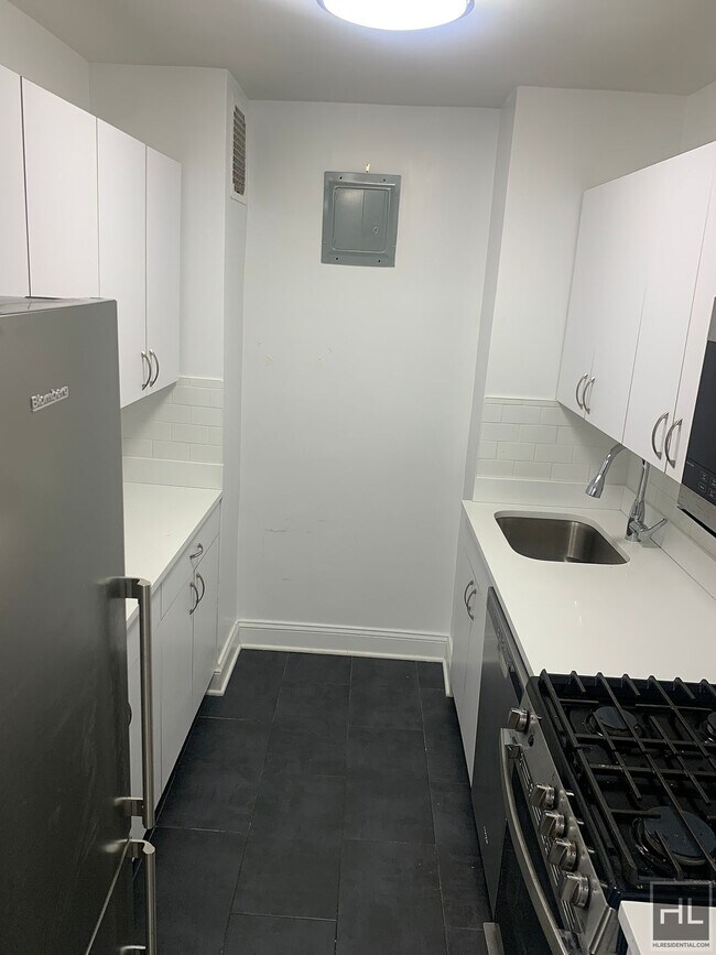 Photo - East 82nd Street Unidad 19D