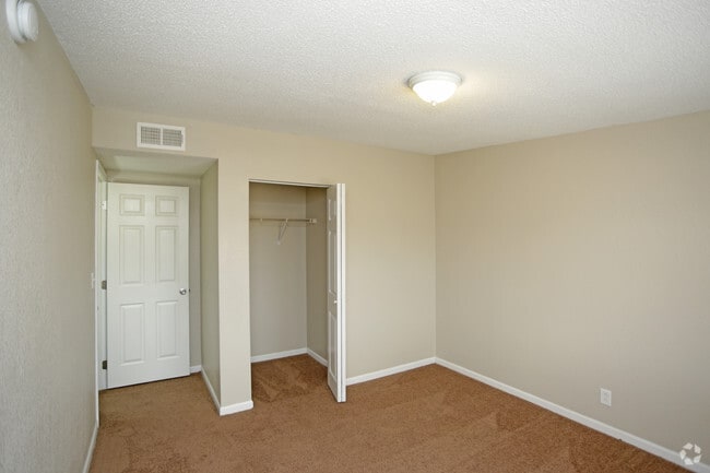 3BR, 1.5BA - 1100 SF