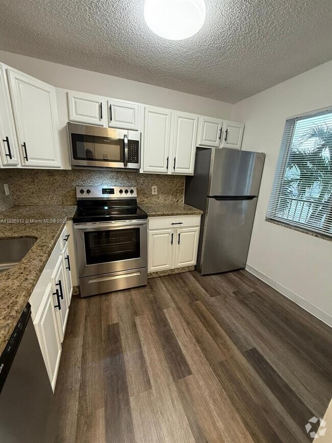 Building Photo - 8610 N Sherman Cir Unit 201 Rental
