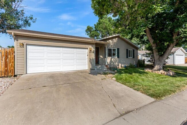 Photo - 2728 Alan St