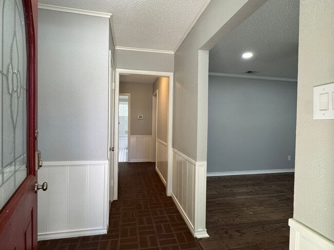 Photo - 1825 Courtney Dr
