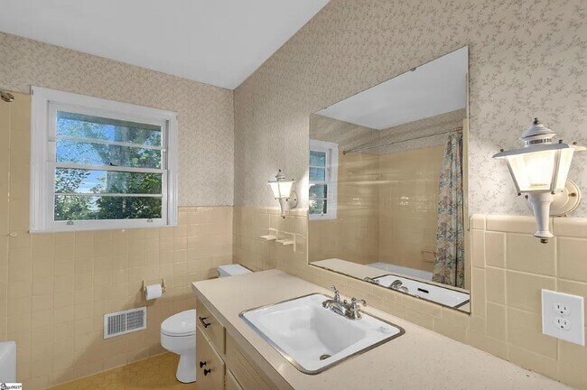 Photo - 113 Willenhall Ln