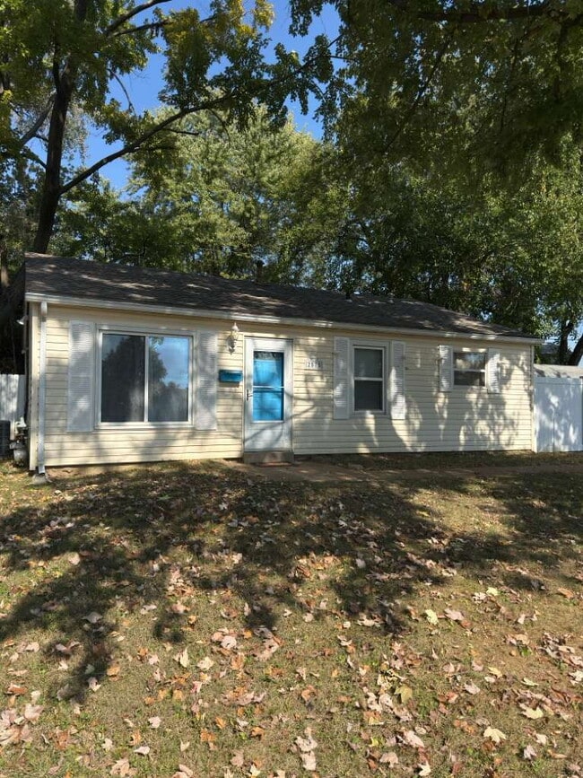 Building Photo - Freshly Updated Florissant Rental – Perfec...