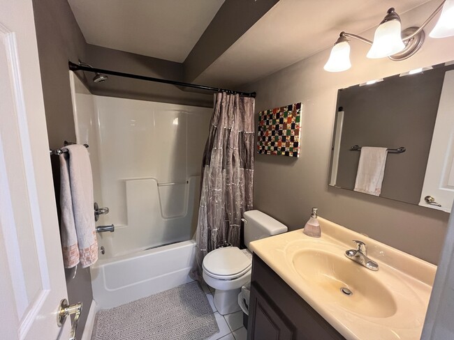 Building Photo - 509 Epsom Rd Unit 509B