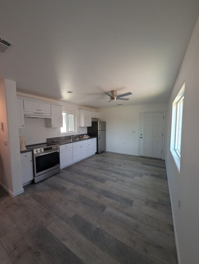 Photo - 627 N Rinaldi St
