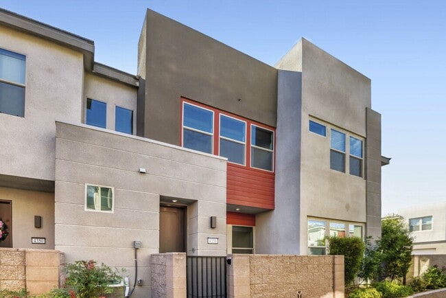 Building Photo - Stylish 2-Bedroom Townhome in Southwest Las Vegas
