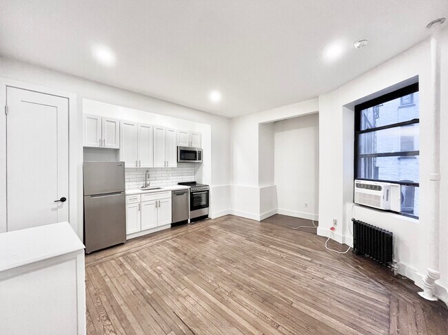 Photo - 45 Tiemann Pl Unidad 2H