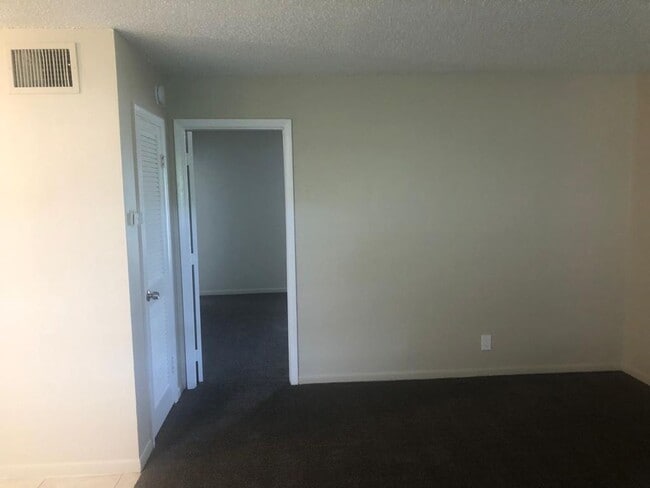 Photo - Riverside Manor/N'ice Apartments - 889 Riv...