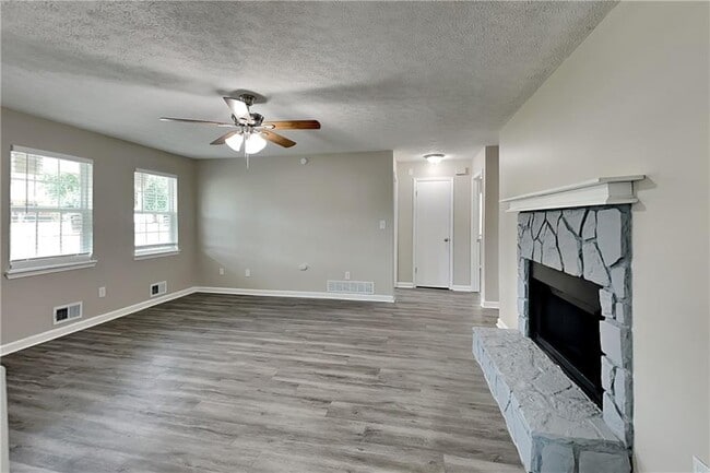 Photo - 285 Woodland St
