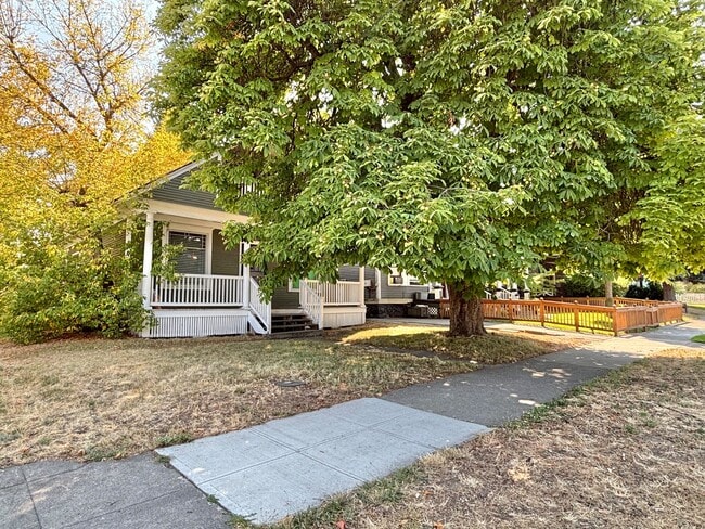 Photo - 1613 W Pacific Ave Unidad 1