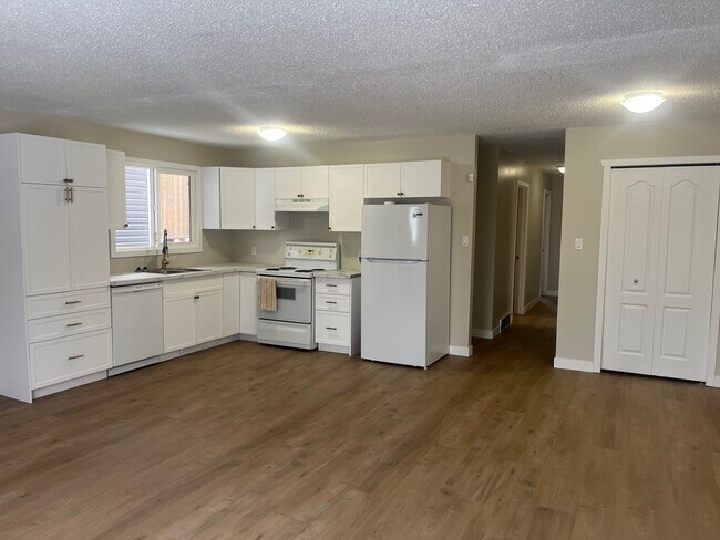 Building Photo - 4111-4149 49 Ave