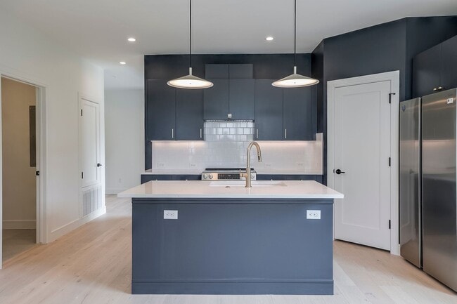 309 W Daggett Ave Unit 207