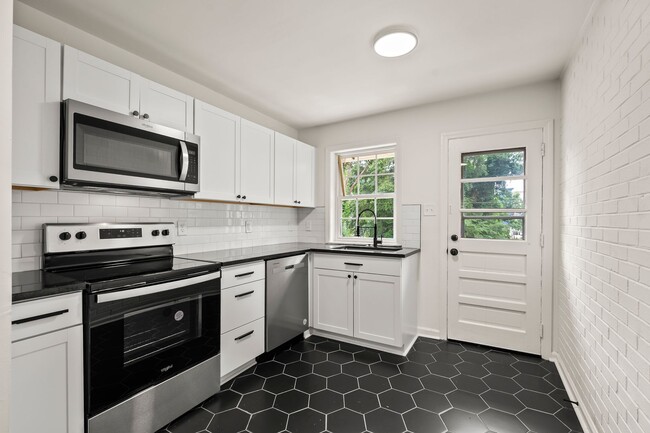 Photo - 1640 W Northwest Blvd Unidad 7