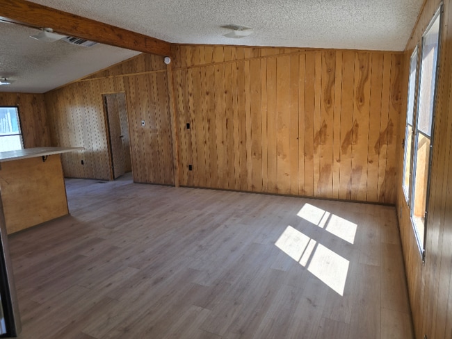 Photo - 324 W Blanco Blvd