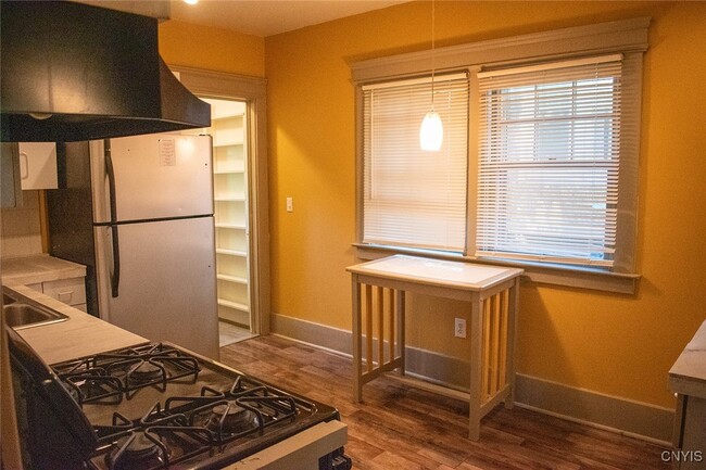 Building Photo - 544 Clarendon St Rental