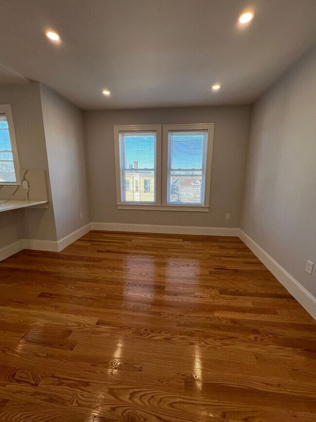 Photo - 83 Winchester St