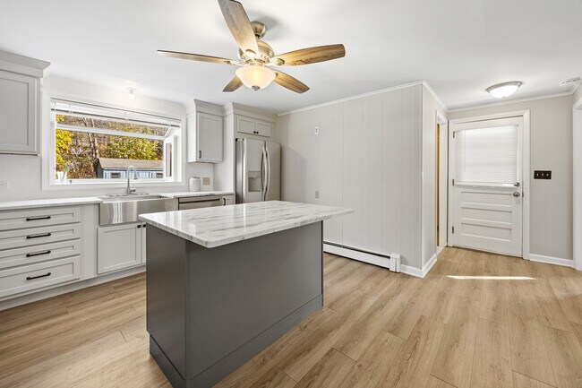 Photo - 678 Bartholomew Rd