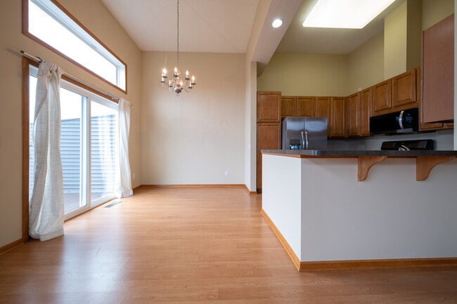 Photo - 7096 Peony Ln N