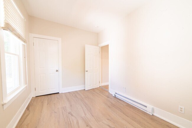Photo - 730 E Montrose St Unit Apt 2