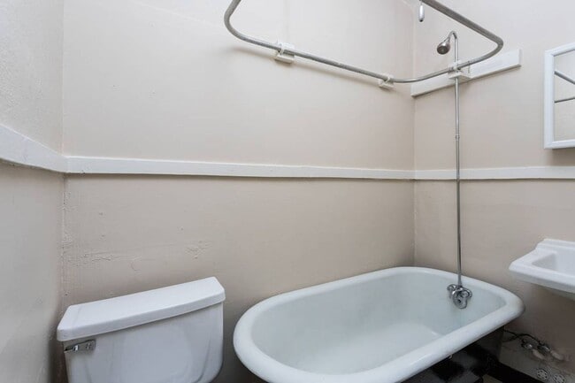 Photo - Doricourt Apartments -- Historic SW Downtown