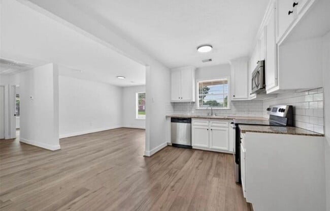 Building Photo - 7023 Crestmont St