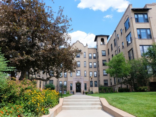 Belmont Buckingham - Belmont Buckingham Apartments