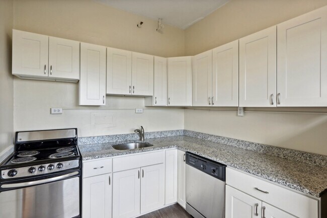 Photo - 1482 Beacon St